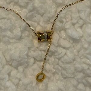 Chic Gold Pendant Necklace